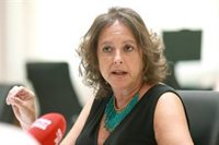 La consejera de Salud señala el objetivo para 2024 de que "no existan andaluces fuera del decreto de garantía"