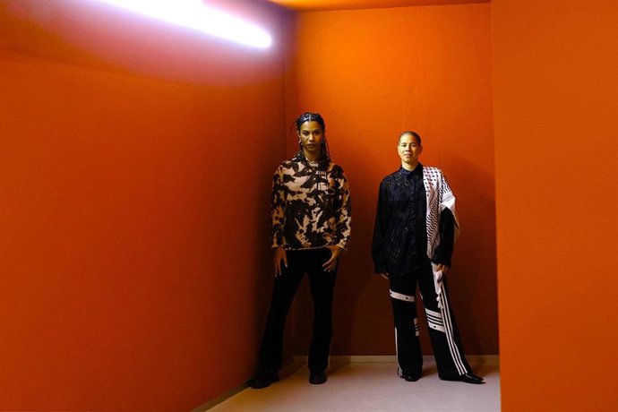 La DJ brasileña Slim Soledad y de la compositora franco-argelina ssia ghendirm.