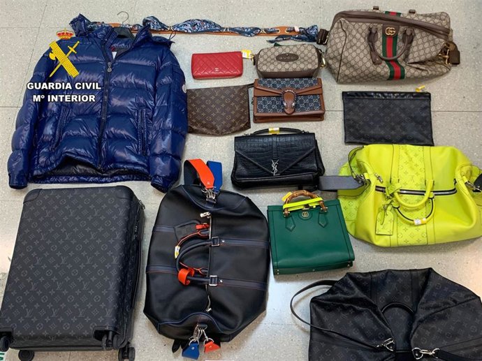Archivo - Bolsos robados y recuperados en Ibiza