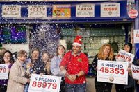 Euforia y alegría en la provincia de Málaga con cinco quintos premios muy repartidos