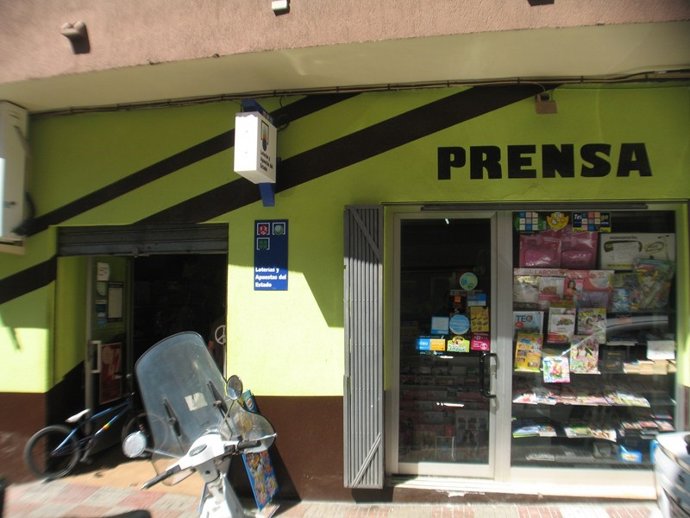 Quioso de prensa en Motril que ha vendido un décimo del segundo premio del Sorteo de Navidad.
