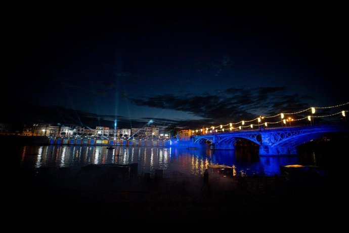 Imágenes del espectáculo "Navigalia, la magia estáenelrío", a 20 de diciembre de 2023 en Sevilla, Andalucía (España).