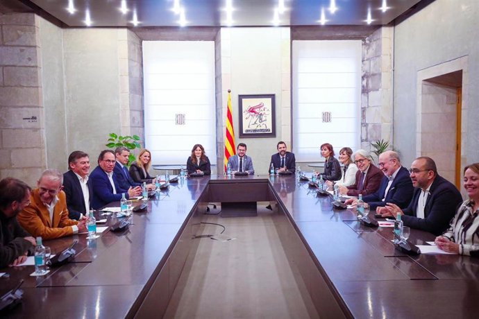 Reunión de Govern, patronales y sindicatos sobre los prsupuestos de la Generalitat de 2024