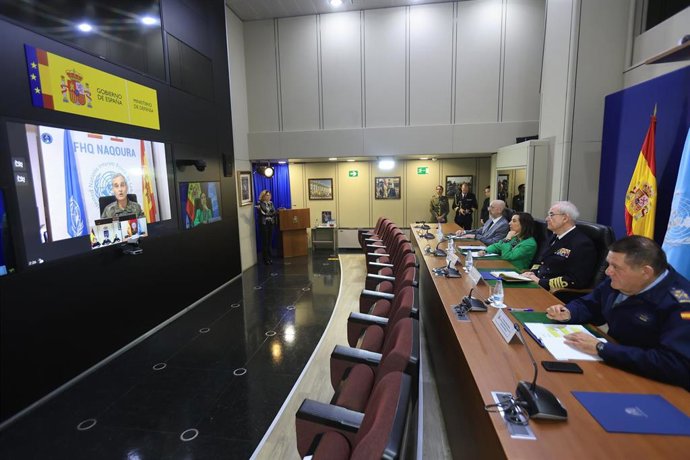 La ministra de Defensa, Margarita Robles, mantiene, en la sede del ministerio, una videoconferencia con el contingente español en Líbano.