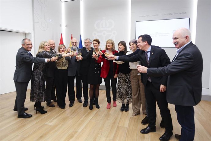La presidenta del Gobierno de Navarra, María Chivite, en el brindis navideño con trabajadores de los departamentos y medios de comunicación.