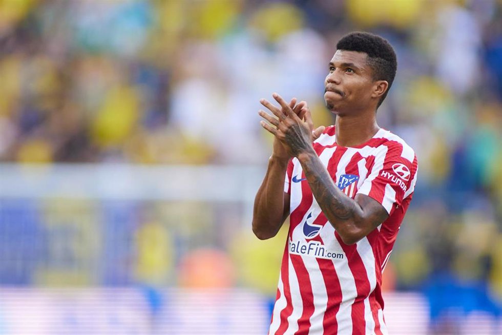 Archivo - El defensa Reinildo Mandava, con el Atlético de Madrid.
