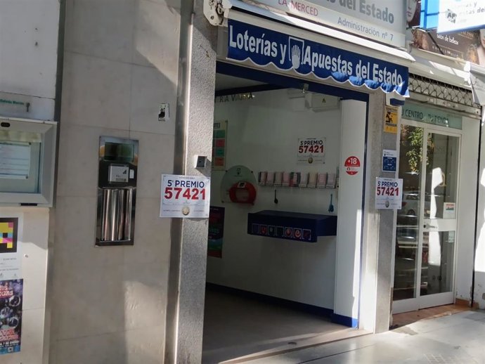 Una de las administraciones de Huelva capital agraciadas con El Gordo de Navidad.