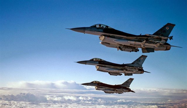 Archivo - Aviones de combate modelo F-16