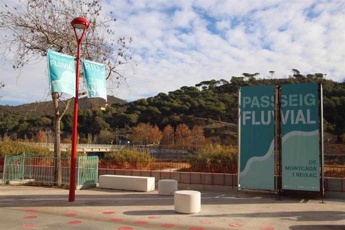 El AMB termina la reforma de la avenida de la Ribera de Montcada (Barcelona) en un paseo fluvial