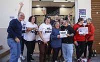 El 'Gordo' reparte 44 millones de euros entre Vilamarxant y Alberic: "Ha sido una explosión de alegría"