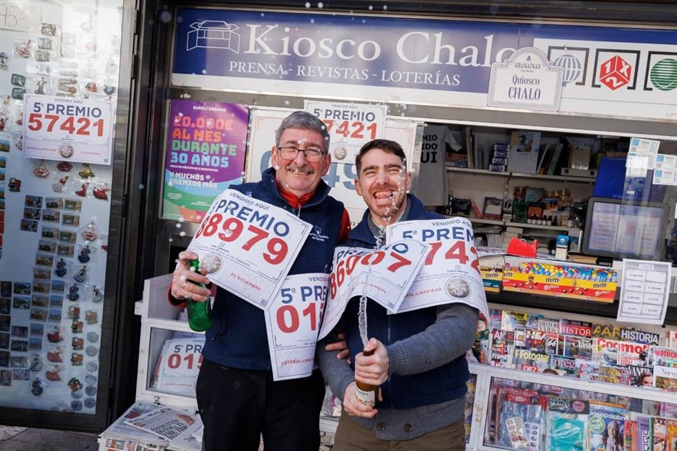 Los dueños del kiosco Chalo, en plaza Nueva.