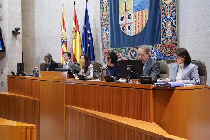 Mesa de las Cortes de Aragón en el debate de los Presupuestos autonómicos de  2024.