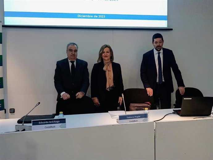 Eduardo aretxaga, Tamara Yagüe y Pablo Martín de Confebask