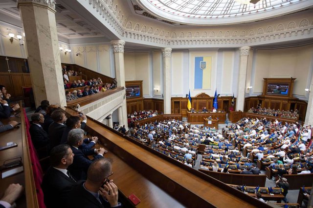 Archivo - July 28, 2022, Kyiv, Ukraine: Ukrainian President Volodymyr Zelenskyy, delivers his address celebrating Ukrainian Statehood day at the Verkhovna Rada parliament, July 28, 2022 in Kyiv, Ukraine.
