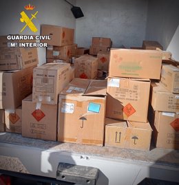 Artículos de pirotecnia intervenidos que se almacenaban en un furgón en Almería.