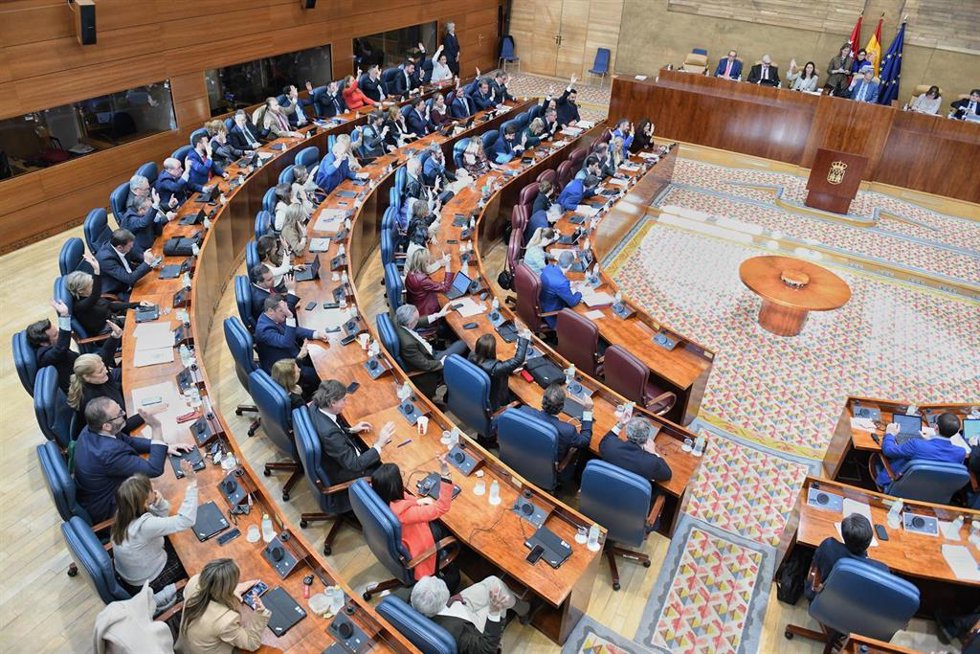 La bancada popular durante un pleno en la Asamblea de Madrid, a 22 de diciembre de 2023, en Madrid (España). La Asamblea de Madrid debate ayer, 21 de diciembre, y hoy los Presupuestos Regionales de 2024 que han culminado con la aprobación, gracias a la 