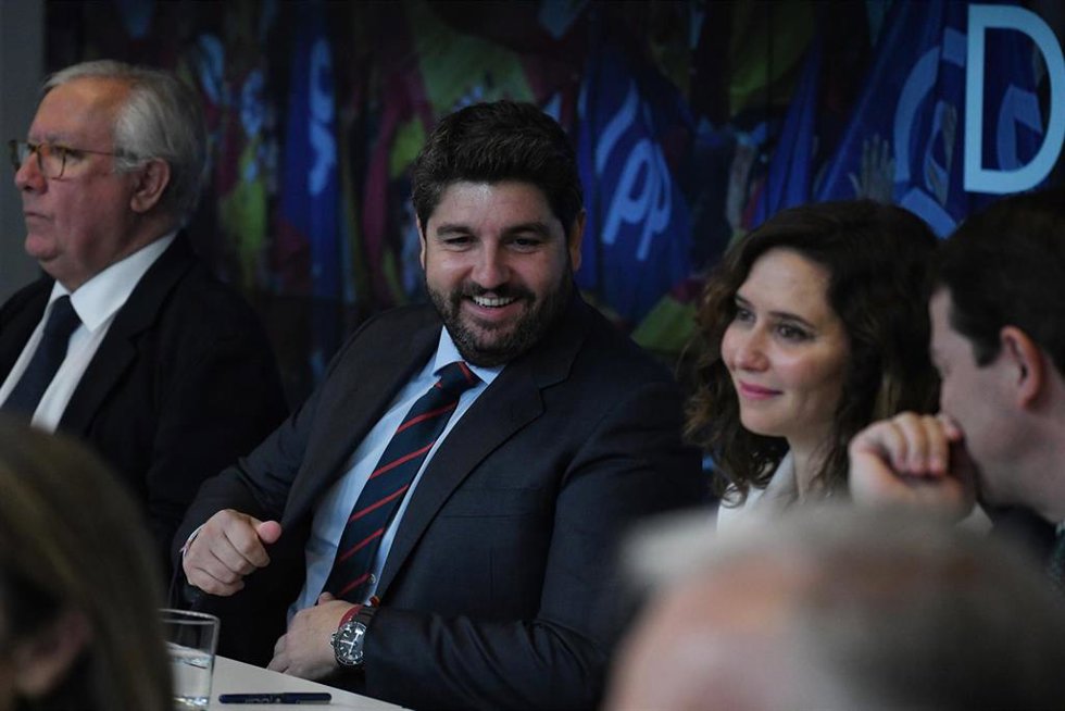 Archivo - El presidente de la Región de Murcia, Fernando López Miras y la presidenta de la Comunidad de Madrid, Isabel Díaz Ayuso, durante la reunión de la Junta Directiva Nacional, en la sede de Génova, a 6 de noviembre de 2023, en Madrid (España). El 