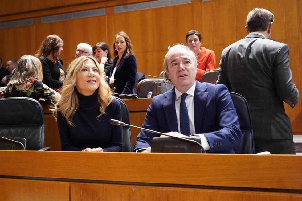 El presidente del Gobierno de Aragón, Jorge Azcón, y la vicepresidenta segunda, Mar Vaquero.