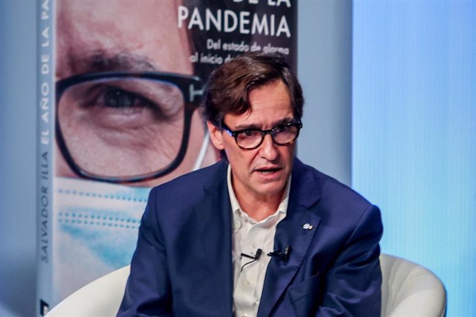 Archivo - El primer secretario del Partido de los Socialistas de Cataluña (PSC) y inistro de Sanidad durante la pandemia, Salvador Illa, presentando su libro ‘El año de la pandemia’