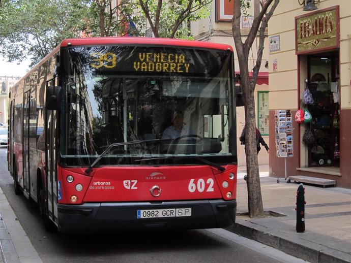 Archivo - Autobus urbano de Zaragoza