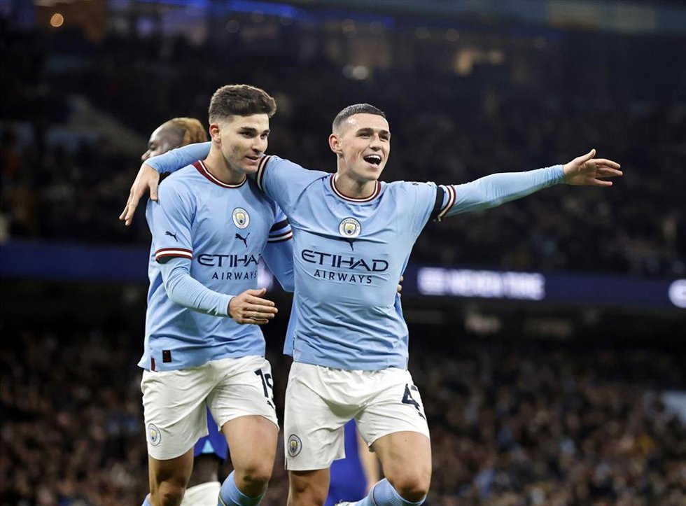 Archivo - JuliánÁlvarez y Phil Foden, Manchester City