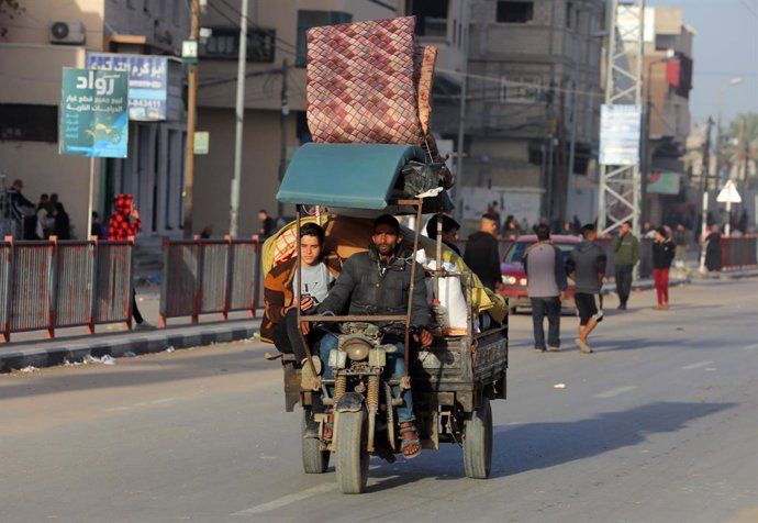 December 22, 2023, Al-Breij, Gaza Strip, Palestinian Territory: Palestinians migrating to southern regions leave Al-Breij for Dair El-Balah as they face forced displacement due to ongoing Israeli attacks in Al-Breij, Gaza on December 22, 2023