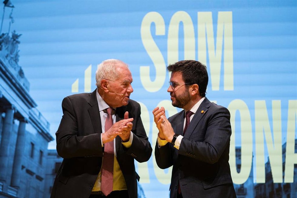 Archivo - El presidente de la Generalitat, Pere Aragons, y el hasta ahora presidente de ERC en Barcelona, Ernest Maragall