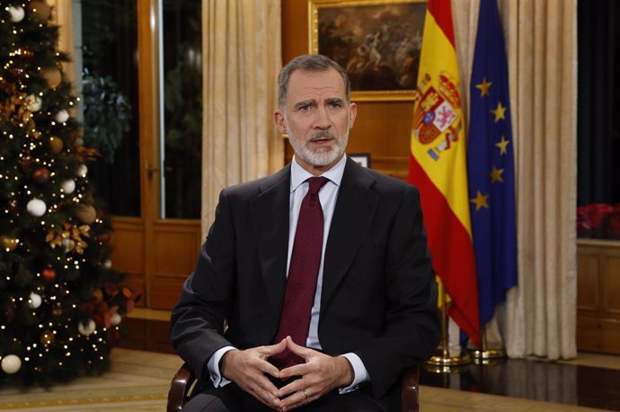 Archivo - El rey Felipe VI pronuncia su tradicional discurso de Nochebuena, en el Palacio de la Zarzuela (Madrid), a 24 de diciembre de 2022.