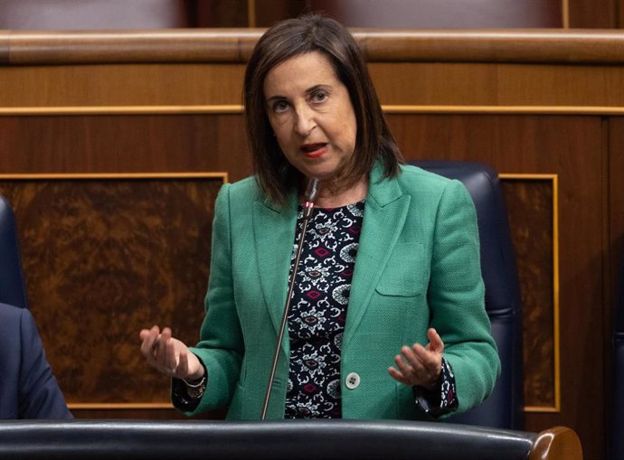 La ministra de Defensa, Margarita Robles, interviene durante una sesión de control al Gobierno, en el Congreso de los Diputados, a 20 de diciembre de 2023, en Madrid (España).