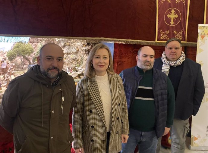 La diputada nacional del Partido Popular de Córdoba, Isabel Prieto, ha mantenido un encuentro con la Asociación Cultural Belenista de Córdoba.