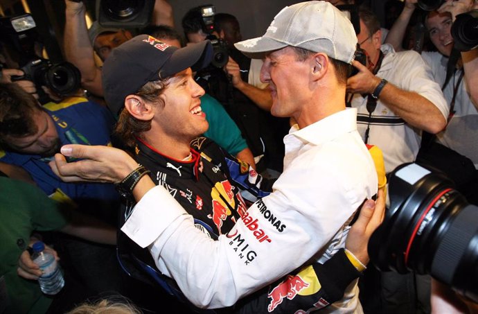 Archivo - Sebastian Vettel y Michael Schumacher