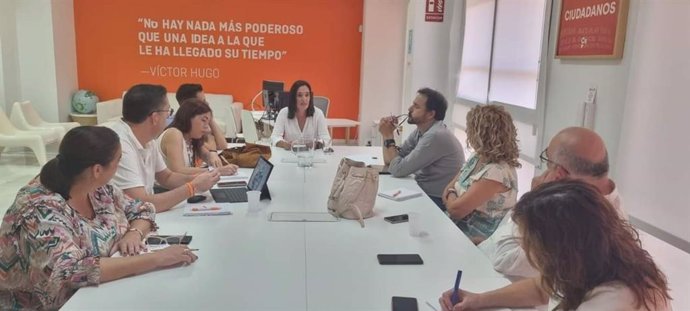 María Jesús Palacios, presidenta de Ciudadanos en Andalucía, en el centro de la imagen.