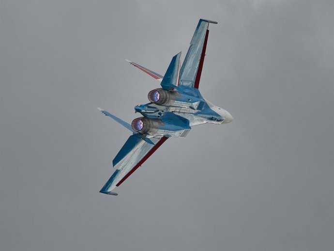 Archivo - August 29, 2020, Kubinka, Russia: Red-hot nozzles of a Su-34 fighter flying into the sky..Aviation show at the Kubinka airfield during the Army-2020 international forum of the Russian Ministry of Defense..The air show in Kubinka is one of the 