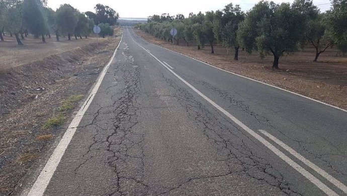 La Junta de Gobierno de la Diputación de Huelva ha adjudicado, por un importe aproximado a los dos  millones de euros (1.978.292 euros), las obras de rehabilitación de la carretera que conecta Niebla con Beas, la HU-3107, en el tramo Clarines-Beas.