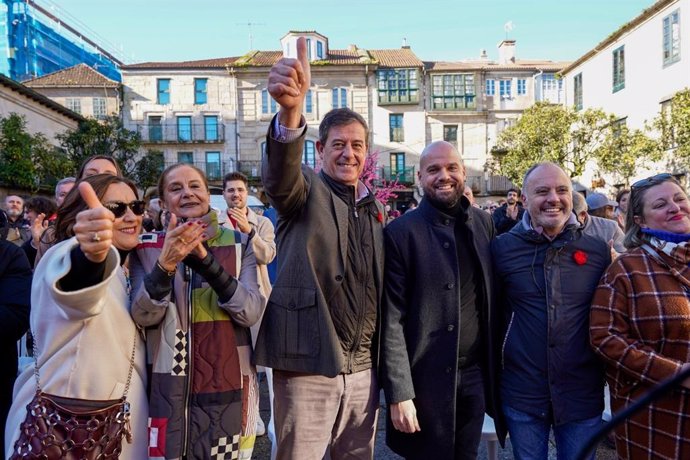 El candidato del PSdeG a la presidencia de la Xunta, José Ramón Gómez Besteiro, en una visita a Pontevedra.