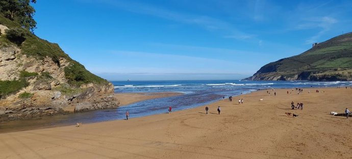 Cielos despejados en la costa vasca.