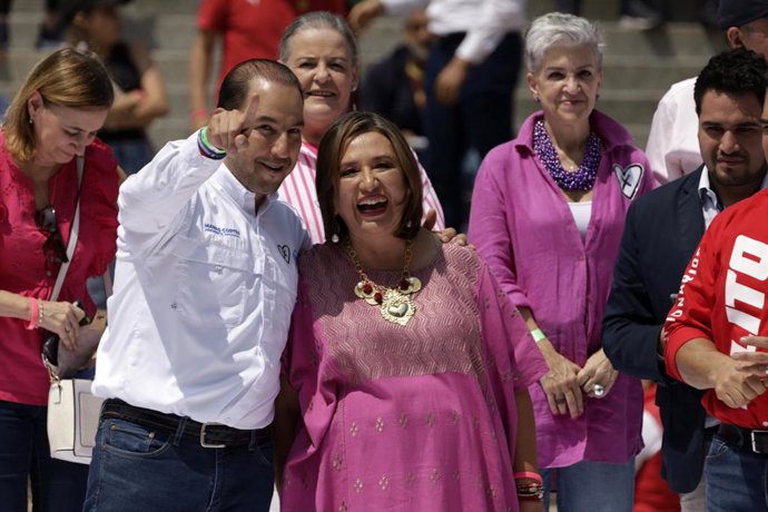 Archivo - September 3, 2023, Mexico City, Mexico: September 3, 2023, Mexico City, Mexico: Leader Marko Cortes of the National Action party with presidential candidate Xochitl Galvez at the Angel of Independence in Mexico City. on September 3, 2023 in Me