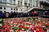 Foto: R.Checa.- República Checa recuerda durante la jornada a los fallecidos en el tiroteo de la Universidad Carolina de Praga