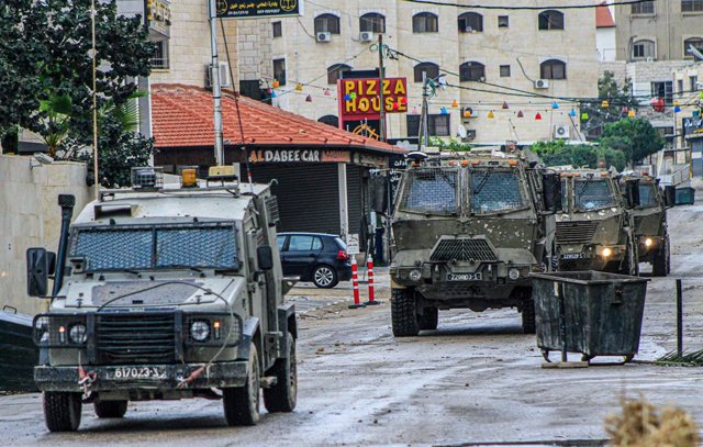 Archivo - Las fuerzas militares de Israel irrumpiendo en la ciudad de Tulkarem el pasado 14 de noviembre