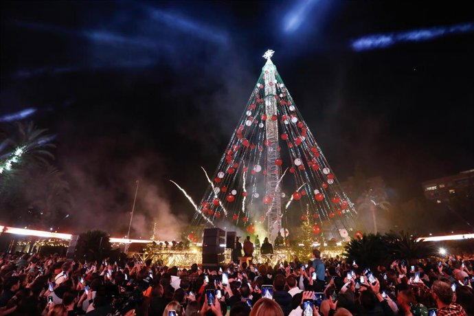 El Gran Árbol de la Navidad de Murcia en la Plaza Circular