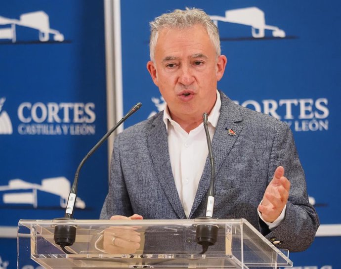 Archivo - El procurador de Soria ¡Ya!, Ángel Ceña, interviene en una rueda de prensa.