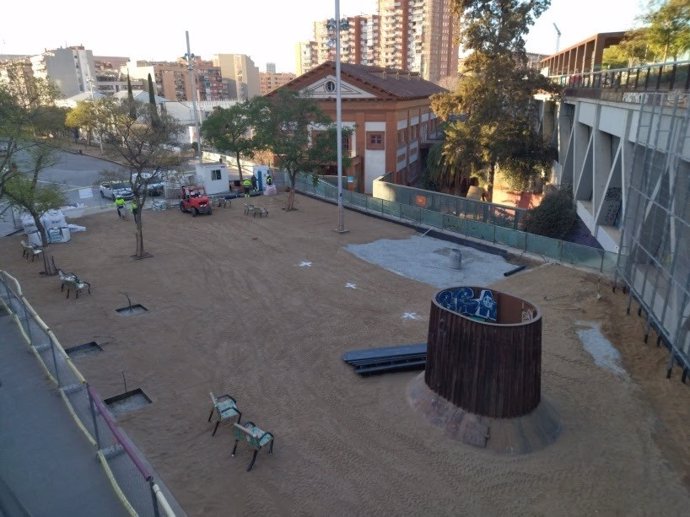 Espai on l'Ajuntament de Barcelona inicia les obres d'un nou espai per a gent gran i de joc infantil a la Rambla de Badal