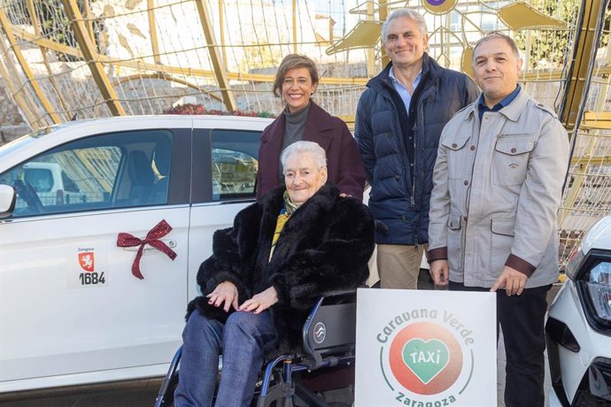 Los taxistas acercan la Navidad a los más mayores