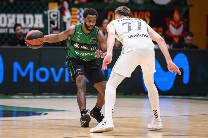 Archivo - El base canadiense Kenny Chery durante un partido con el Joventut en la Liga Endesa 23-24