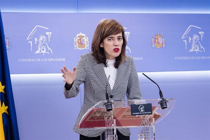 La portavoz de Sumar en el Congreso, Marta Lois, ofrece una rueda de prensa posterior a la Junta de Portavoces, en el Congreso de los Diputados, a 19 de diciembre de 2023, en Madrid (España).