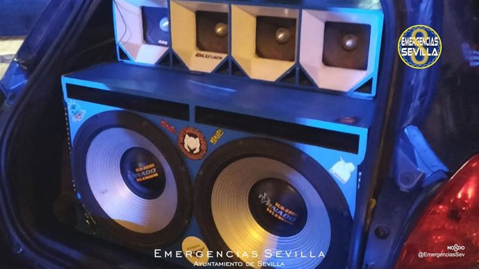 Imagen del equipo de sonido intervenido por la Policía Municipal de Sevilla en la concentración de 200 jóvenes en el Polígono Store.