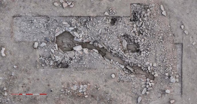 Excavaciones en el Dolmen de Santa Inés, en Bernardos.