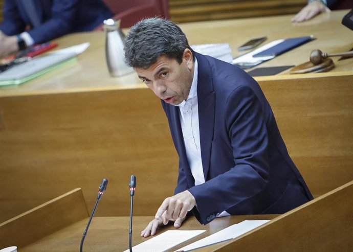 Archivo - El 'president' Carlos Mazón en imagen de archivo en el pleno de Les Corts