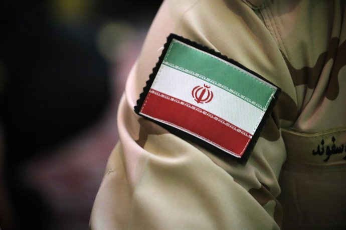 Archivo - October 25, 2023, Tehran, Iran: An Iranian flag on an Iranian Army member uniform is pictured during a ceremony to express solidarity and support for Gaza at Imam Sadiq Mosque in downtown Tehran.