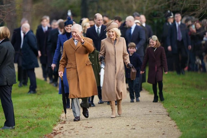 El rey Carlos III y la reina Camila en Sandringham 